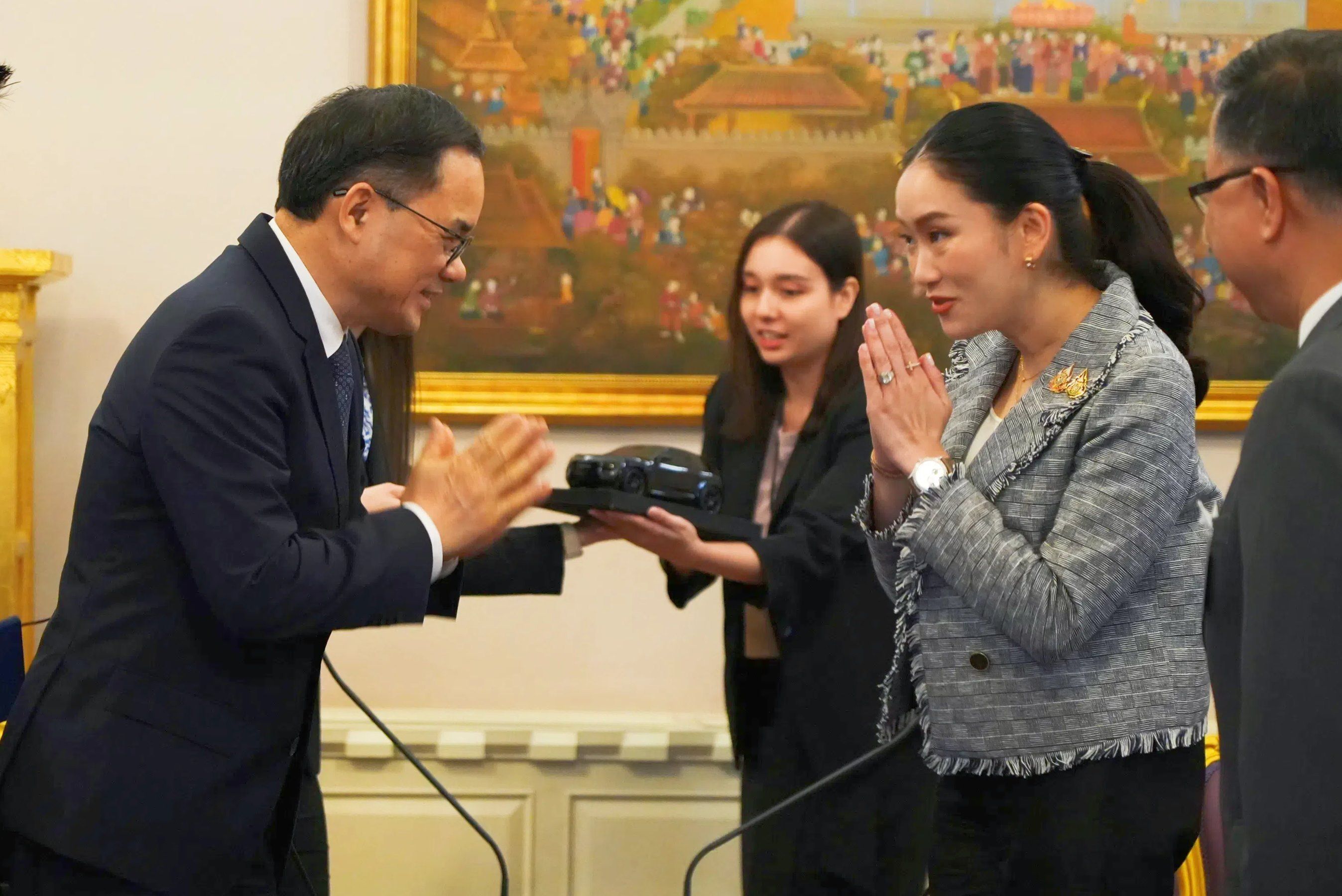 02 CHANG-AN Executives Meet Thai Prime Minister.jpg