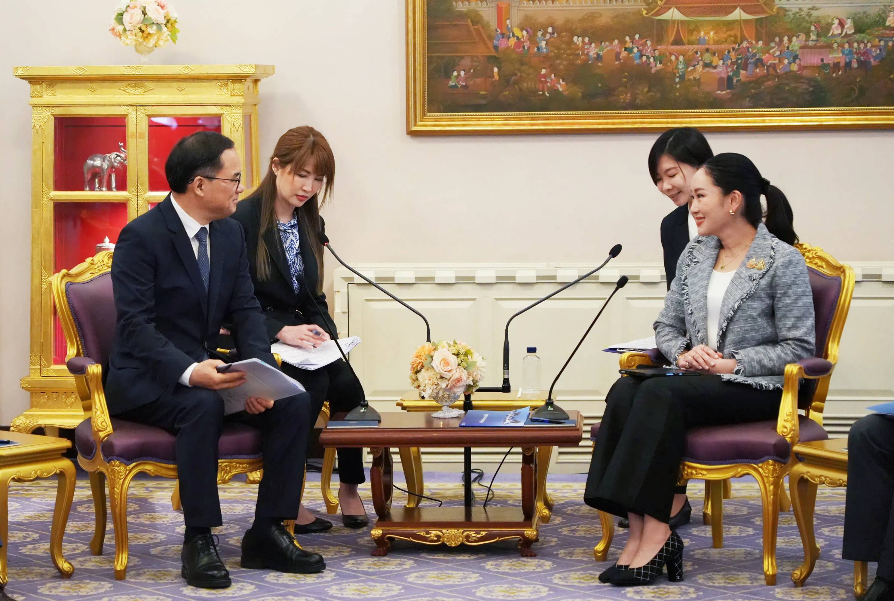 03 CHANG-AN Executives Meet Thai Prime Minister.jpg